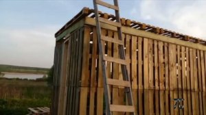 Бытовка за 10 минут из поддонов (10 дней-200 уе)