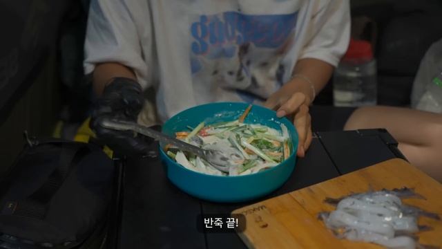 스쳐가는 태풍에 절벽 밑에서 우중 백패킹ㅣ오징어없는 해물파전? 내가 직접 잡아오고만다ㅣ무늬오징어 해물파전,먹물크림파스타ㅣ우중캠핑