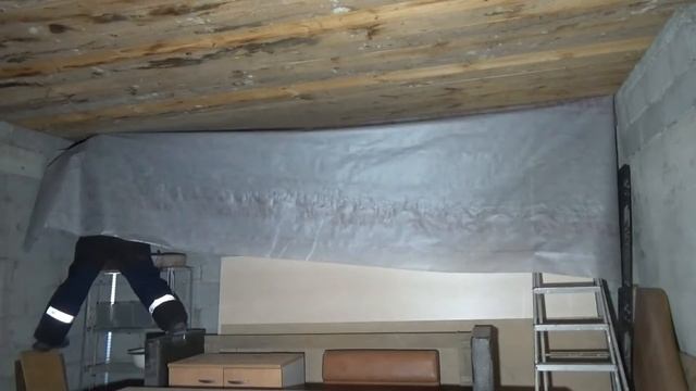 Монтаж пароизоляции на потолок