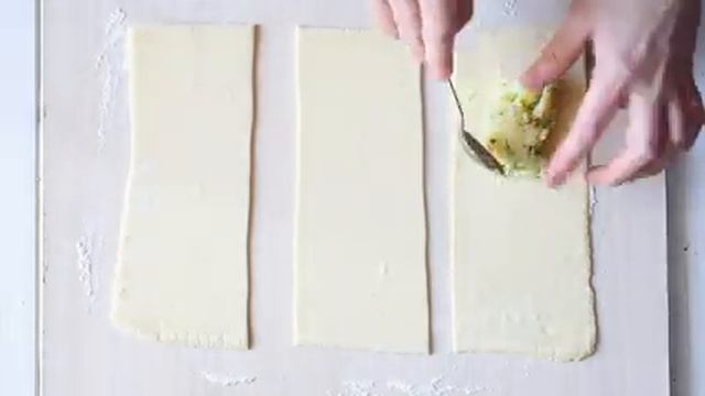 ? Слойки с картошкой и укропом из слоеного бездрожжевого теста — видео рецепт