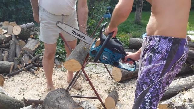 MAKITA EA3201S35B Chainsaw Test
