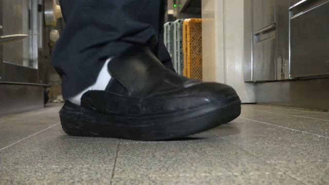 Happy in spite of heel spurs смотреть онлайн