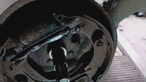 Как отрегулировать ручник на Renault Kangoo 2005 год выпуска ?????????