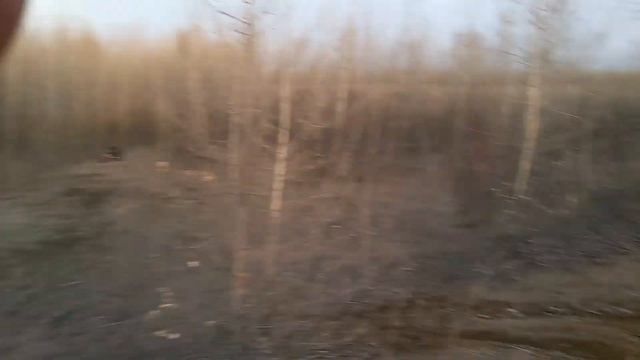 Квадроцикл и мотоцикл въезжают в гору. смотреть онлайн