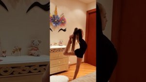 Гимнастика. Разминка. Учимся делать захват (затяжки, кольцо) Gymnastics. Warm up to make a capture.