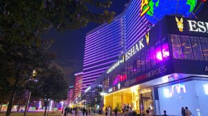Как гуляет Москва в последний теплый выходной.Новый Арбат.