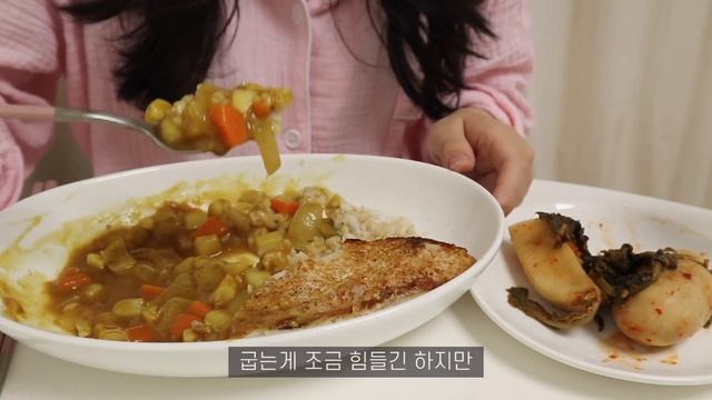 [eng]자취브이로그?| 고등어갈비? 해먹고 가자미 올린 카레덮밥?, 자취생 생선요리 모음, 바나나 오트밀죽?, 닭가슴살 김치볶음밥, 대아씨푸드