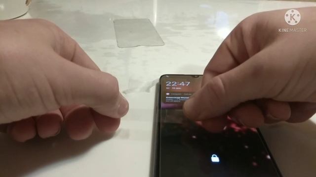 Как поменять  защитное стекло на телефоне домашних условиях #Защитноестекло