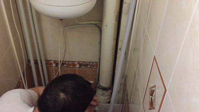 Видео №99. Установка дренажного шланга на предохранительный клапан