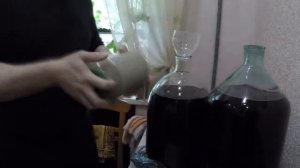 Осветление вина глиной.