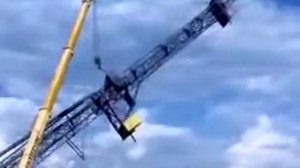 у крана сломалась стрела
