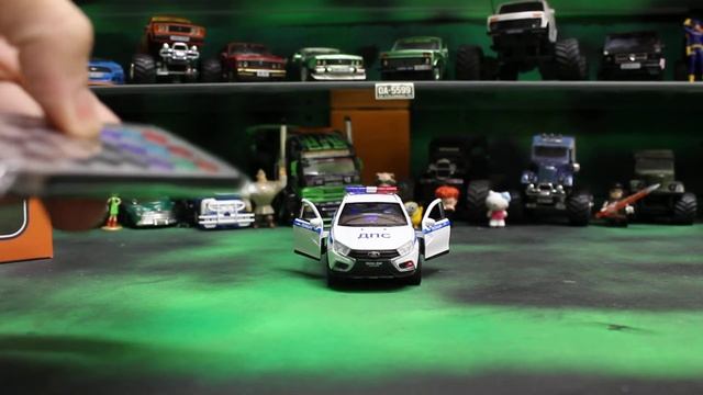 WELLY 1:36 LADA VESTA SW CROSS ПОЛИЦИЯ ДПС .Обзор модельки с сюрпризом! смотреть онлайн