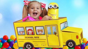 Wheels on the Bus song for kids Learn colors with balloons, Diana pretend play