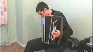 "Ну ка дайте мне баян - я порву его к х..ям!)))"