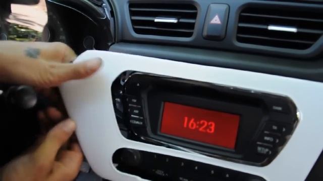Снятие козырька и рамки магнитолы на Kia Rio. смотреть онлайн