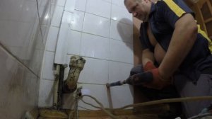 Как просверлить стену облицованную кафелем с обеих сторон.