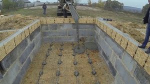 Заливка пола бетоном по маякам