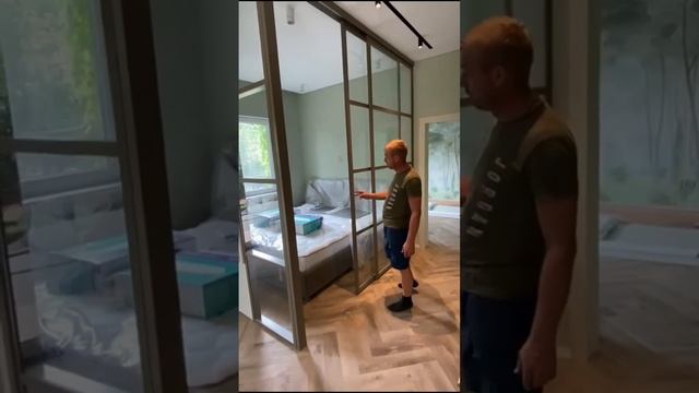 Алюминиевые перегородки для зонирования квартир