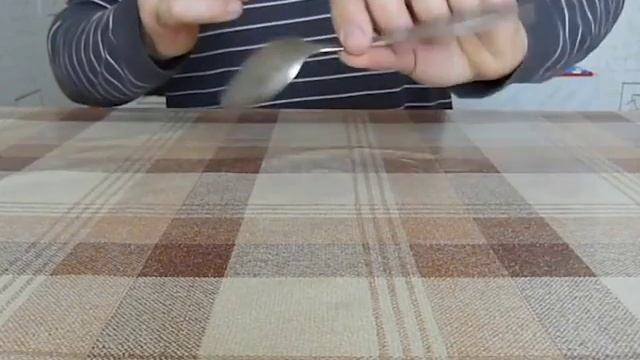 Секрет фокуса со згибанием ложки смотреть онлайн