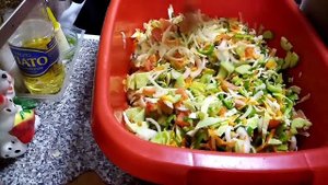 Ну очень вкусный овощной салат на зиму "Генеральский"