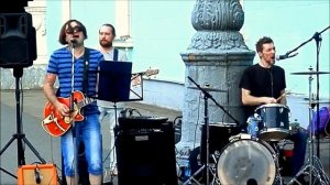 2016 - БАРБАРА... с приколом. Уличные музыканты. Уличный концерт. Фрагмент. Рядом с ВДНХ.