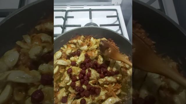 КУРИЦА С ВИШНЕЙ!