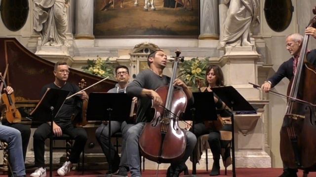 Vivaldi cello concerto (RV421 in a minor) Davide Amadio - Interpreti Veneziani (in rehearsal) смотреть онлайн