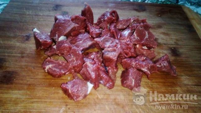 Плов с гусиной грудкой и изюмом на сковороде