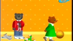 Бурый медвежонок не хочет делиться