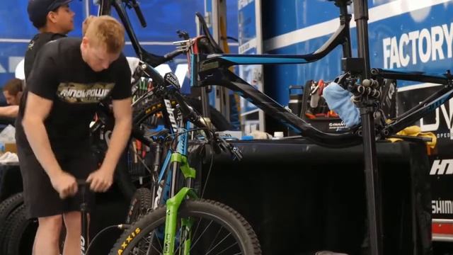 Giant Simple Three 2020: bike review смотреть онлайн