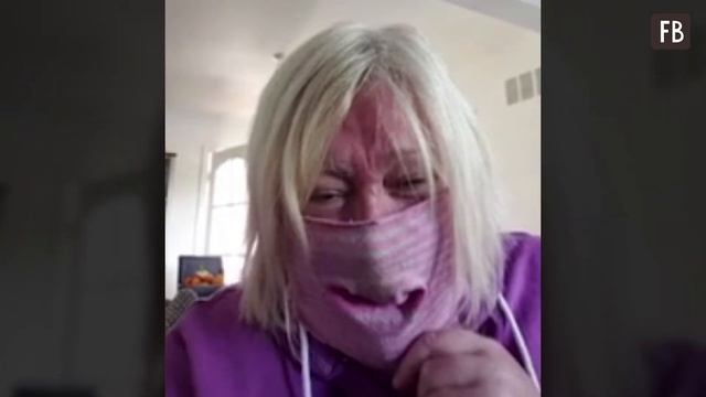 Женщина попыталась сделать защитную маску из носка: результат заставил ее плакать от смеха смотреть онлайн