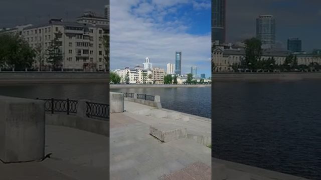 Прогулка по Плотинке. Резиденция ВВ? Бюст Бажову.