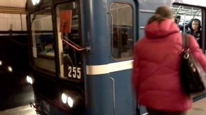 Электропоезд 81-717 номерной 255 прибывает на ст.метро Чёрная речка!