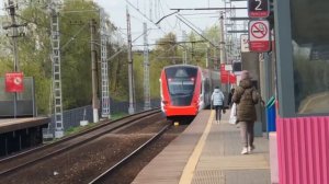 Электропоезда «ЭГ2Тв (Иволга)» и «ЭП2Д» на станции МЦД (D2) «Бутово» // 10 мая 2022 года