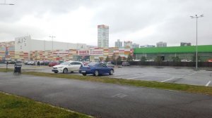 Вид возле задней парковки ТРЦ Планета ( Красноярск левобережный ) Осень 2022