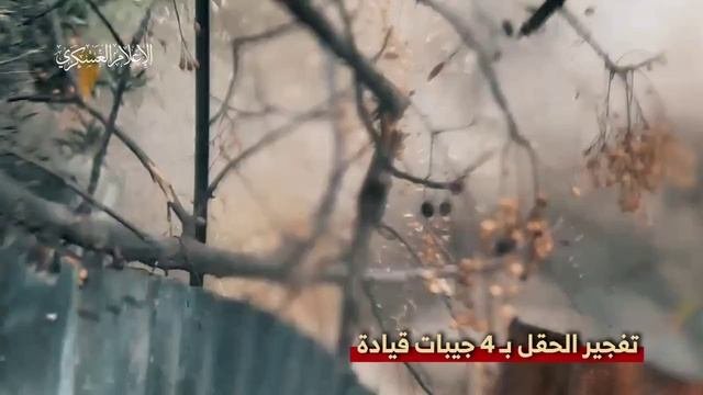 На видео показан дистанционный подрыв заложенного на дороге фугаса под проезжающим израильским HMMWV