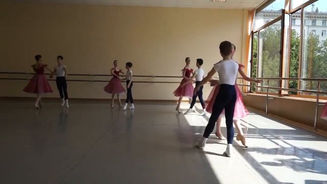 МГАХ. "Полонез-мазурка" 3 кл. (муз. А.Ашкенази). Историко-бытовой танец.