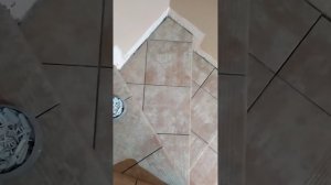 Бетонная лестница с поворотными ступенями,плитка!