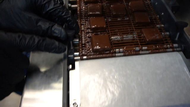 Темперирующая машина Pomati T10+конвейер для глазирования, первый запуск