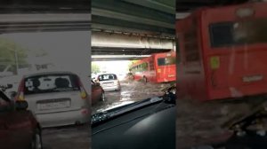 Потоп в Казани/Автобус пронёсся