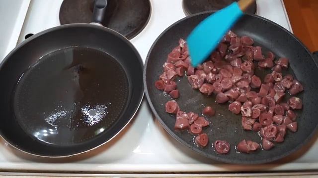 КУРИНЫЕ СЕРДЕЧКИ В СМЕТАНЕ С ШАМПИНОЬОНАМИ смотреть онлайн