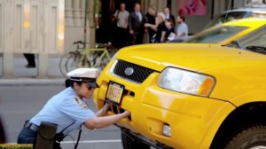 сильная девушка.пранк.