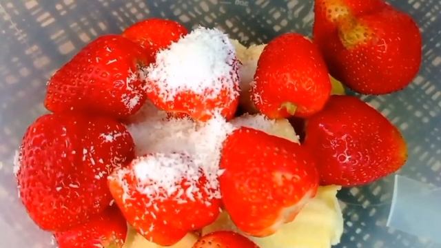 Вкусный летний коктейль! Без Сахара и МОРОЖЕНОГО! Витамины в каждом глотке! смотреть онлайн