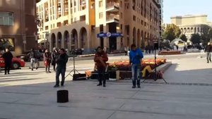 Армения, Ереван, Северный проспект. Уличные музыканты из Эквадора.