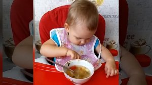 Учимся кушать.Кушаем сами.