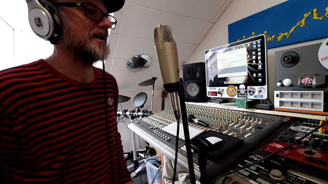 Behringer C1 condenser microphone unboxing and test смотреть онлайн