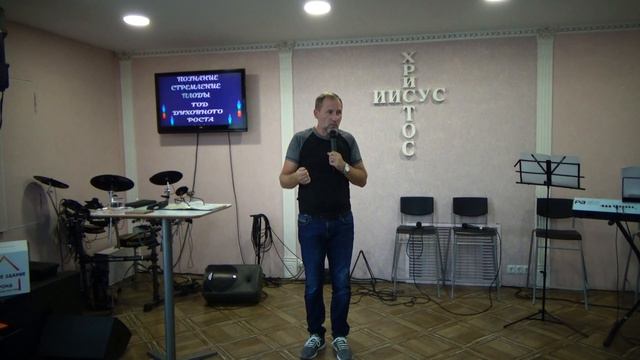 Воскресное служение проповедует Александр Емельянов смотреть онлайн