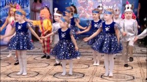 Праздничный вход на новогодний утренник "К нам приходит Новый год"