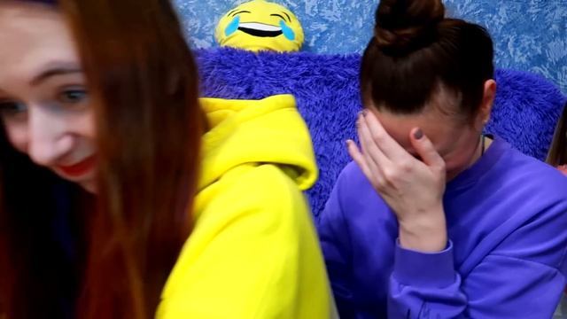 НАРИСУЙ НА СПИНЕ Челлендж на троих. Устроили самый смешной челлендж - угадай что нарисовали на спин смотреть онлайн