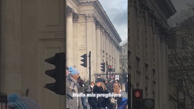 “The Prayer” - impromptu duet by total strangers at Trafalgar Square London ?? Part 2